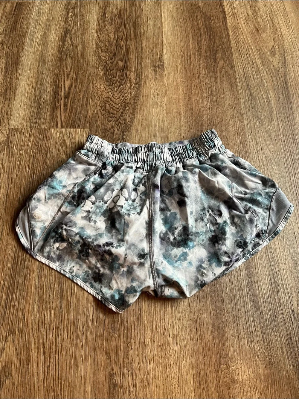GUC Lululemon Hotty Hot Shorts Kaleidofloral multi - 2